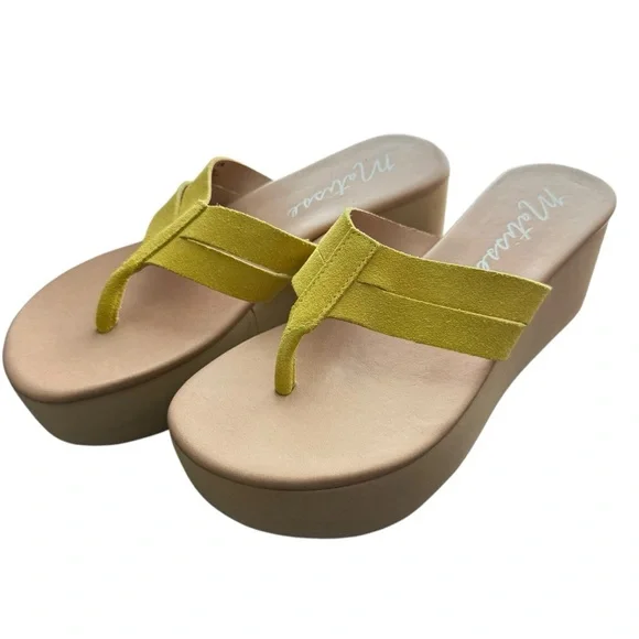 Yellow beige Platform Wedge Thong Sandals size 8 - Picture 3 of 5